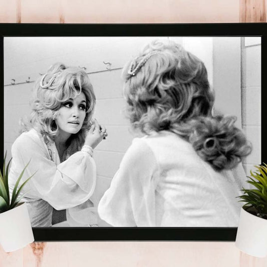 Dolly Parton applying facial make-up Black & White Poster